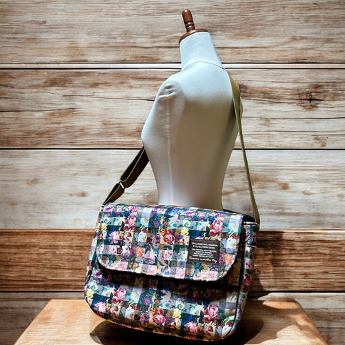 持ち手付　リバティ　ラミネート　アーカイブギンガム　パープル　横長ショルダー ポケットがたくさん！☆フラップ式2wayショルダーバッグ☆LIBERTY