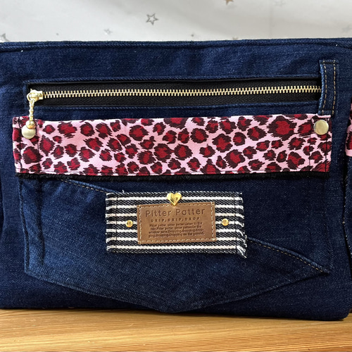 送料込みデニムリメイクバッグ（M）No.599☆ショルダーバッグ 斜めがけ