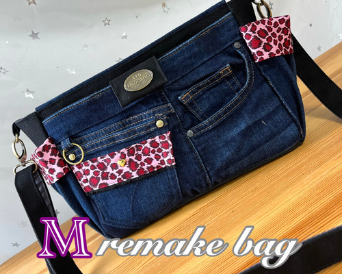 送料込みデニムリメイクバッグ（M）No.599☆ショルダーバッグ 斜めがけ