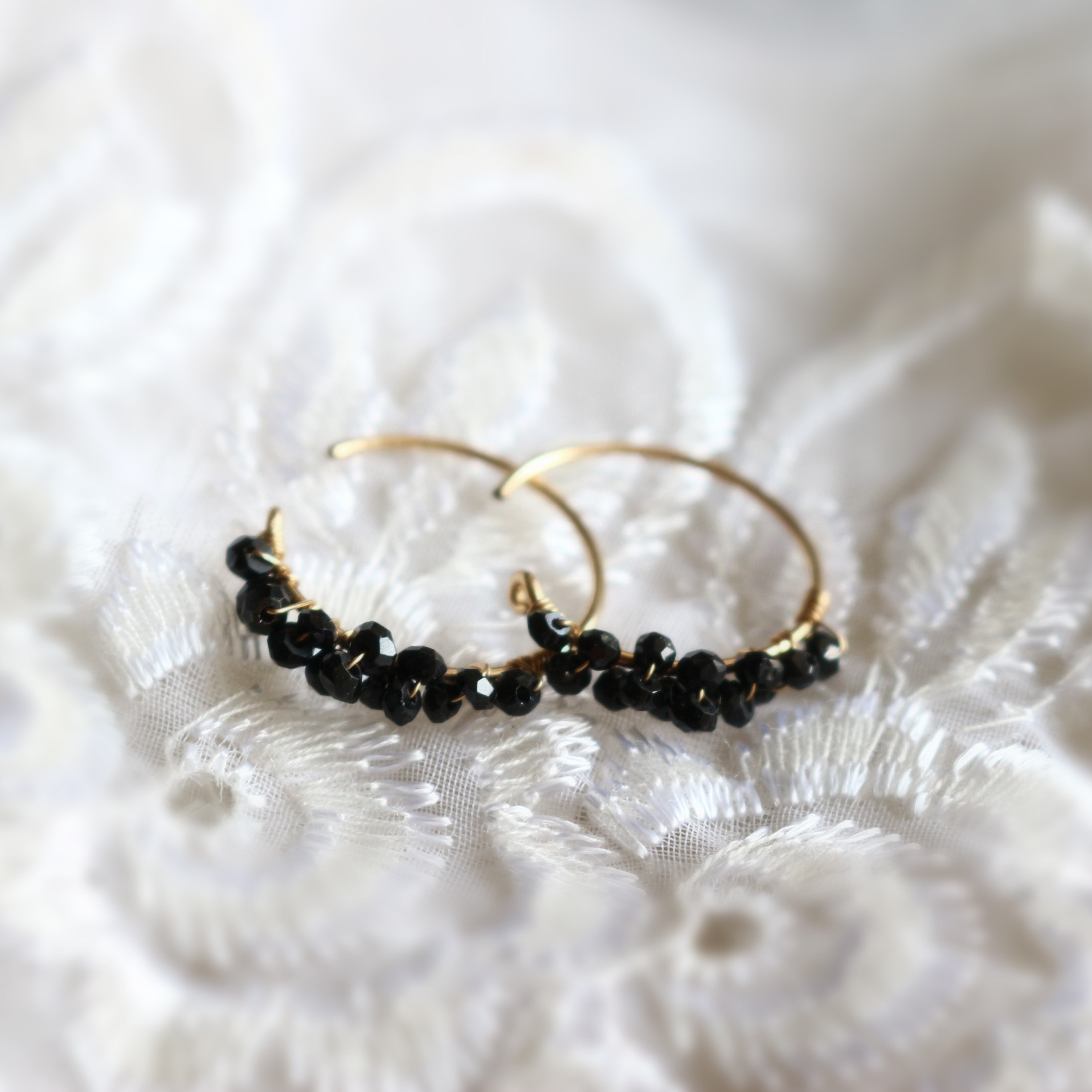 ブラックスピネル・フープピアス