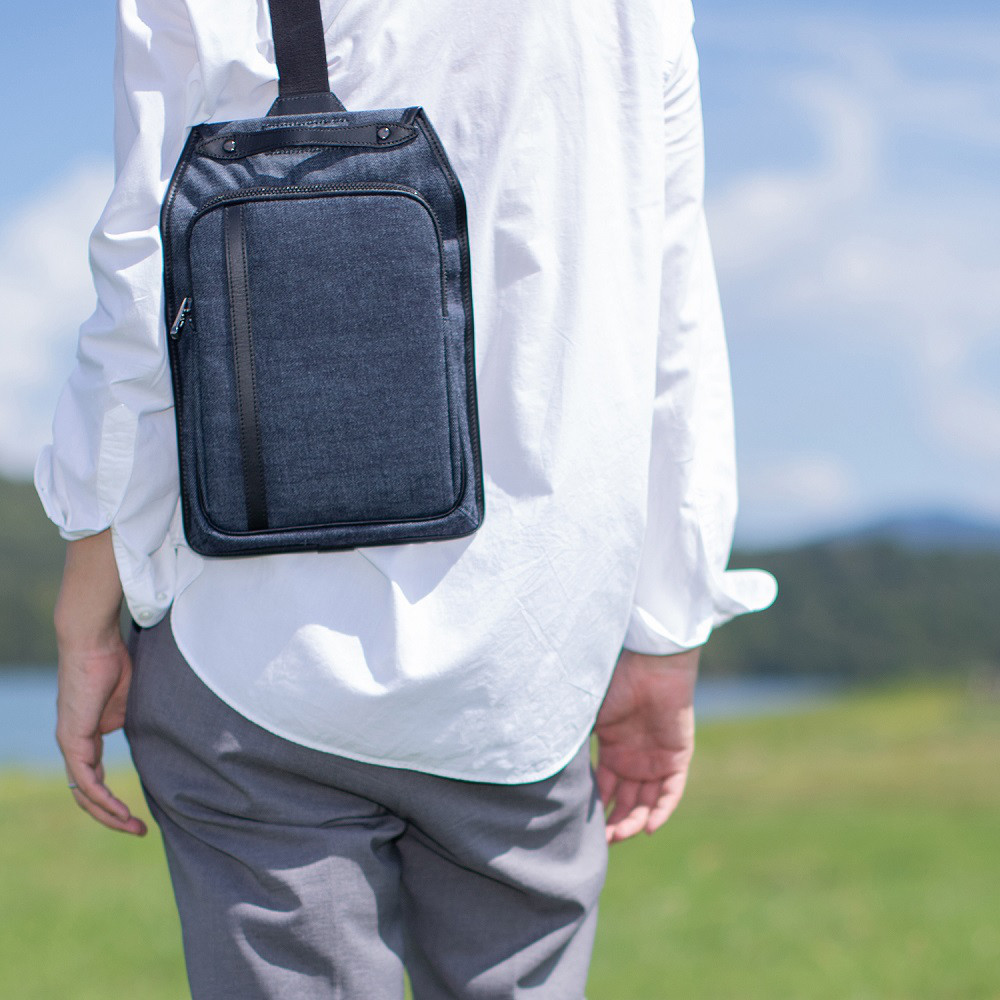 【豊岡鞄】漁網デニムボディバッグ　薄マチながらiPad10.9ｲﾝﾁも収納！SDGｓバッグ