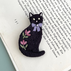 黒猫の刺繍ブローチ ブローチ capriccio 通販 18182473｜Creema