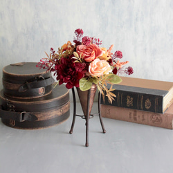 秋色ローズと小花が溢れるナチュラルアレンジメント 3枚目の画像