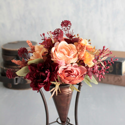 秋色ローズと小花が溢れるナチュラルアレンジメント 11枚目の画像