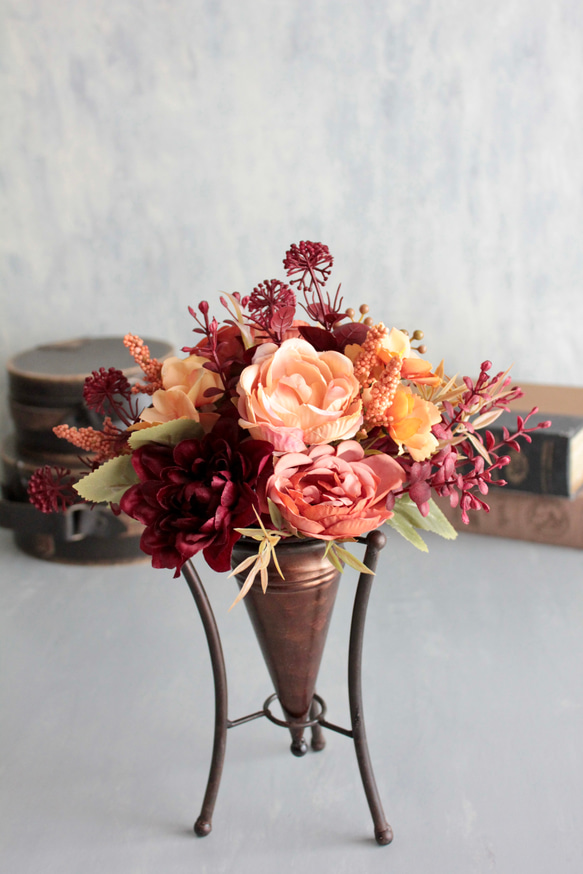 秋色ローズと小花が溢れるナチュラルアレンジメント 11枚目の画像