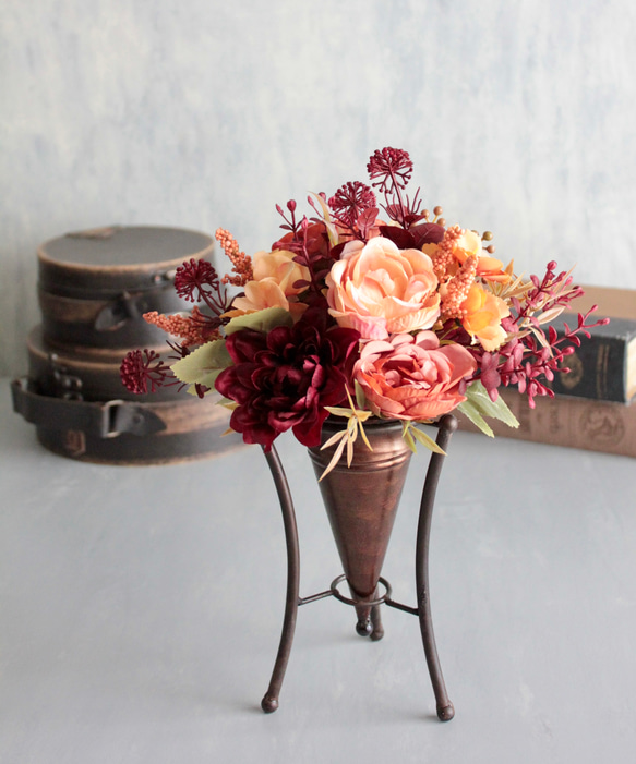 秋色ローズと小花が溢れるナチュラルアレンジメント 9枚目の画像
