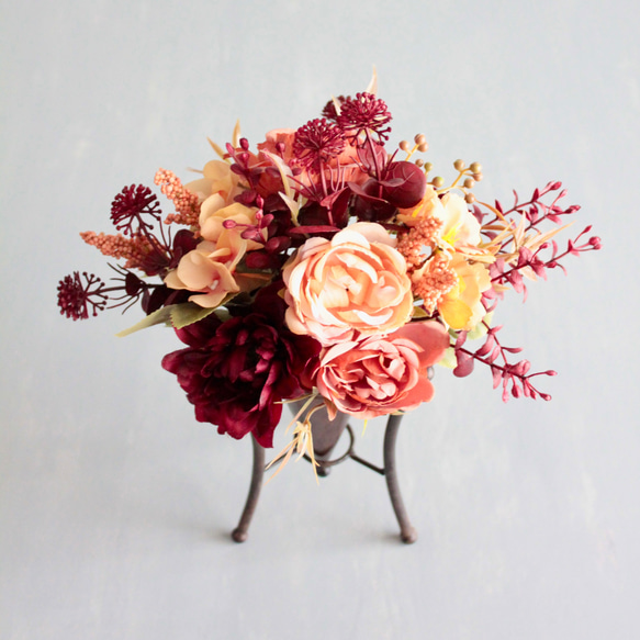 秋色ローズと小花が溢れるナチュラルアレンジメント 14枚目の画像