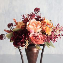 秋色ローズと小花が溢れるナチュラルアレンジメント 15枚目の画像