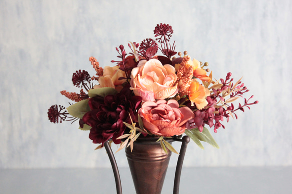 秋色ローズと小花が溢れるナチュラルアレンジメント 15枚目の画像