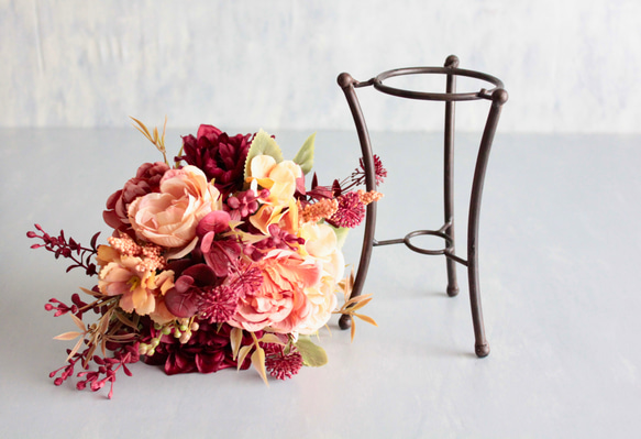 秋色ローズと小花が溢れるナチュラルアレンジメント 13枚目の画像