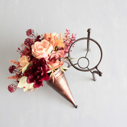 秋色ローズと小花が溢れるナチュラルアレンジメント 10枚目の画像