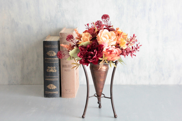 秋色ローズと小花が溢れるナチュラルアレンジメント 12枚目の画像