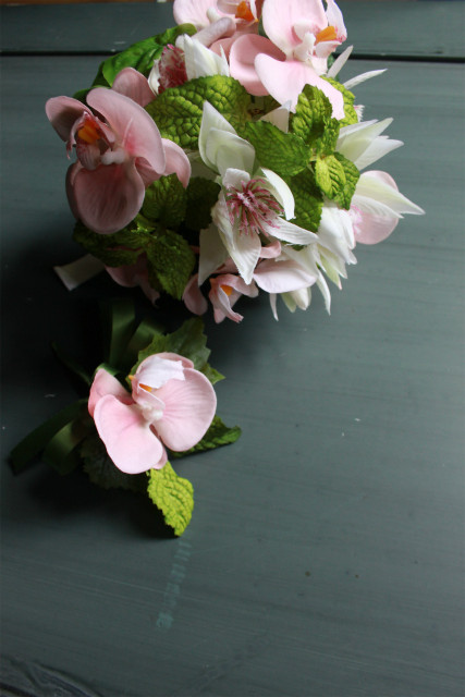 アートフラワー☆胡蝶蘭とセルリアのサーモンピンク色ブーケ （送料無料）