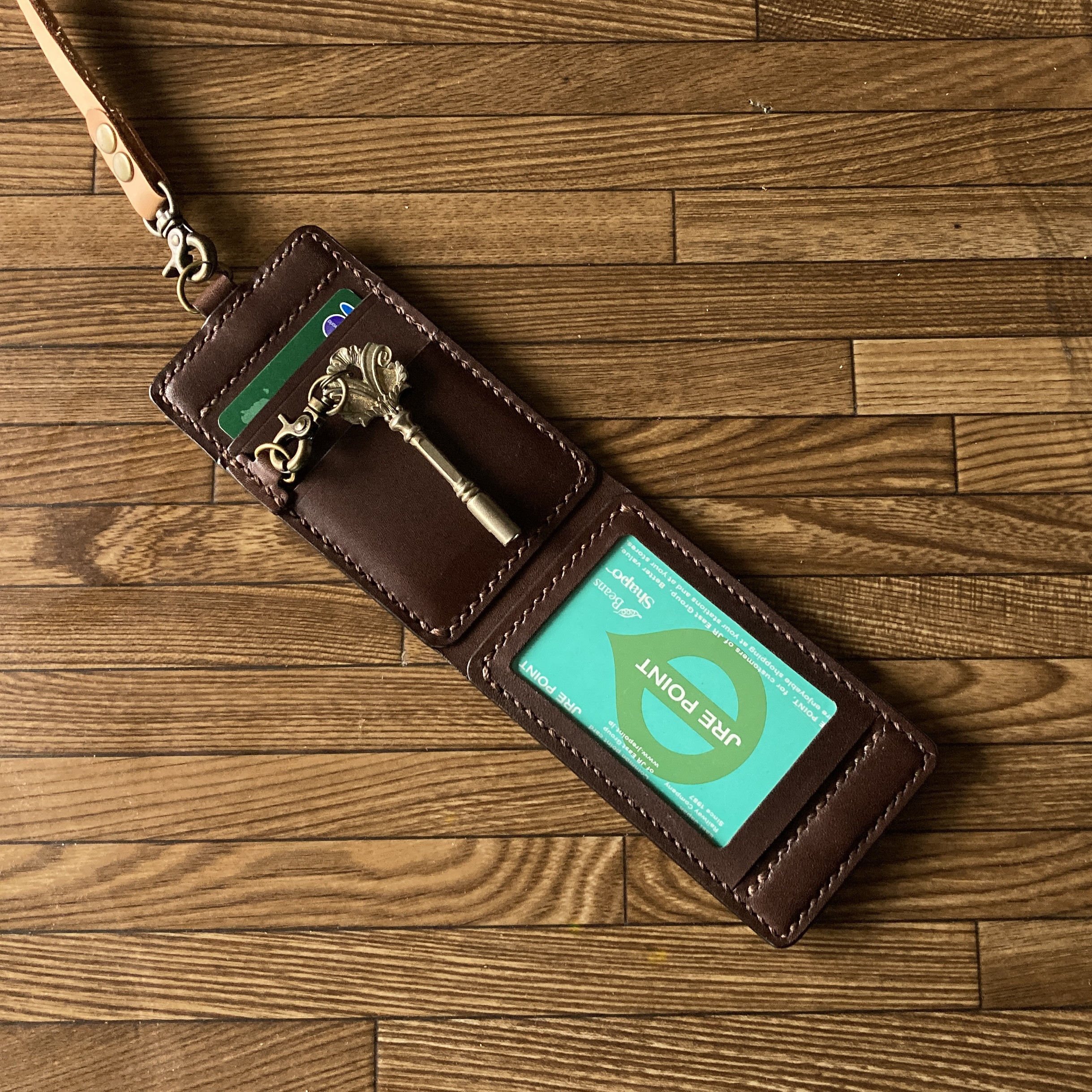 【４面+鍵ﾎﾟｹｯﾄ・焦茶染料oil】IDカードケース CC3k-30dbno 定期入れ パスケース 240830