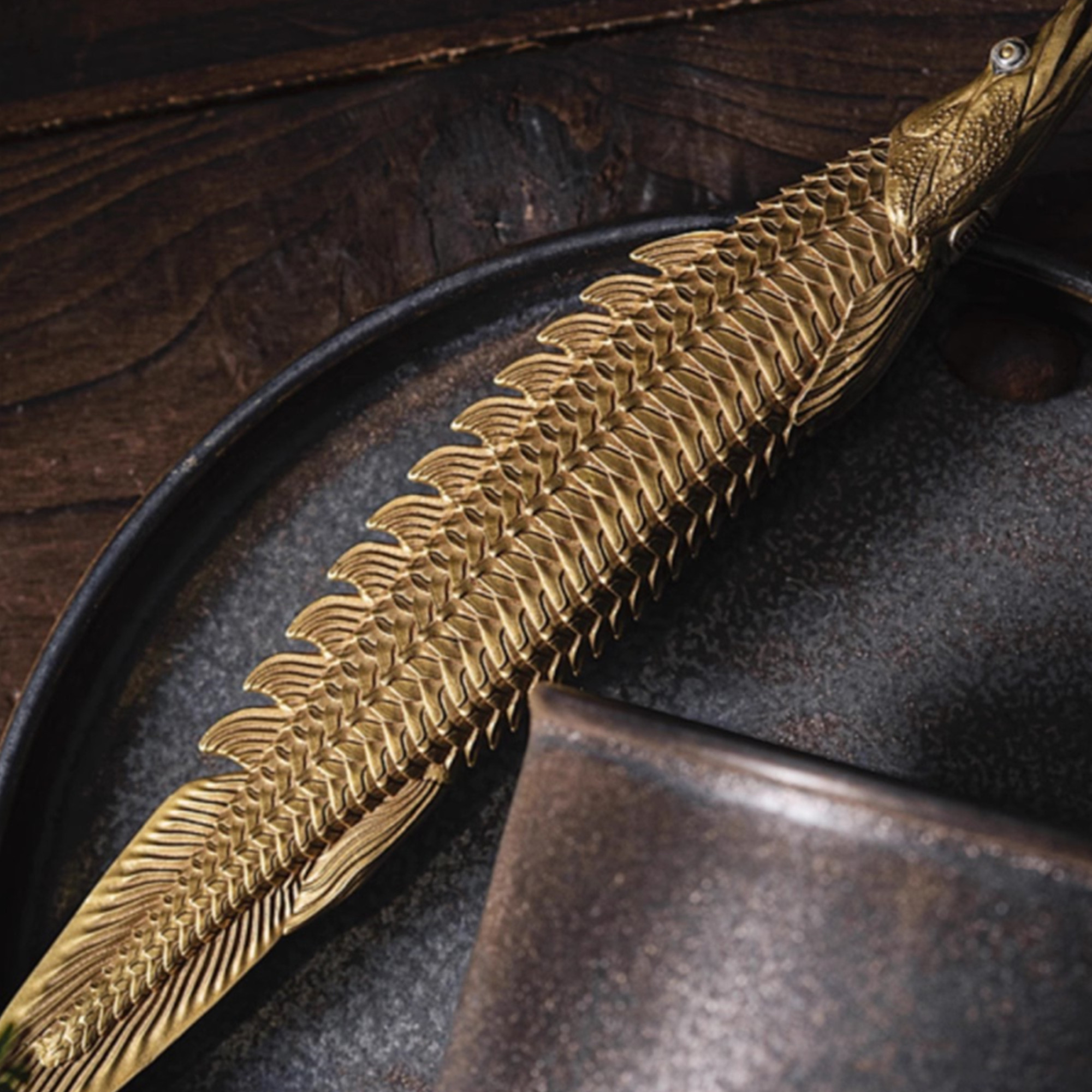 恐竜魚 茶刀 兼用の真鍮製ハンドル玩具 オブジェとして楽しめるヴィンテージ風のクリエイティブな贈り物