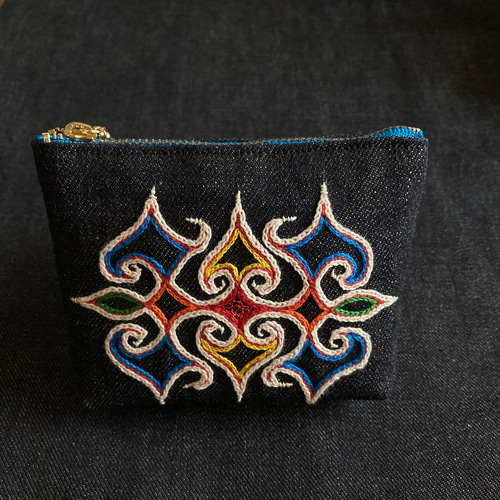 アイヌ模様の刺繍 アイヌ模様の刺繍