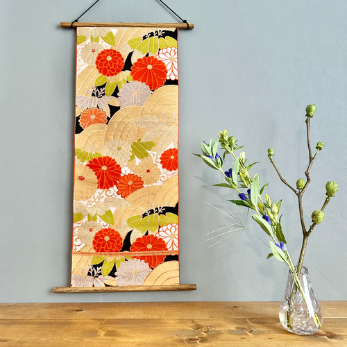 帯のタペストリー あざかな菊花と青海波 着物 帯 リメイク インテリア