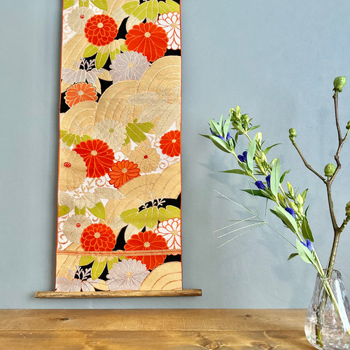 帯のタペストリー あざかな菊花と青海波 着物 帯 リメイク インテリア