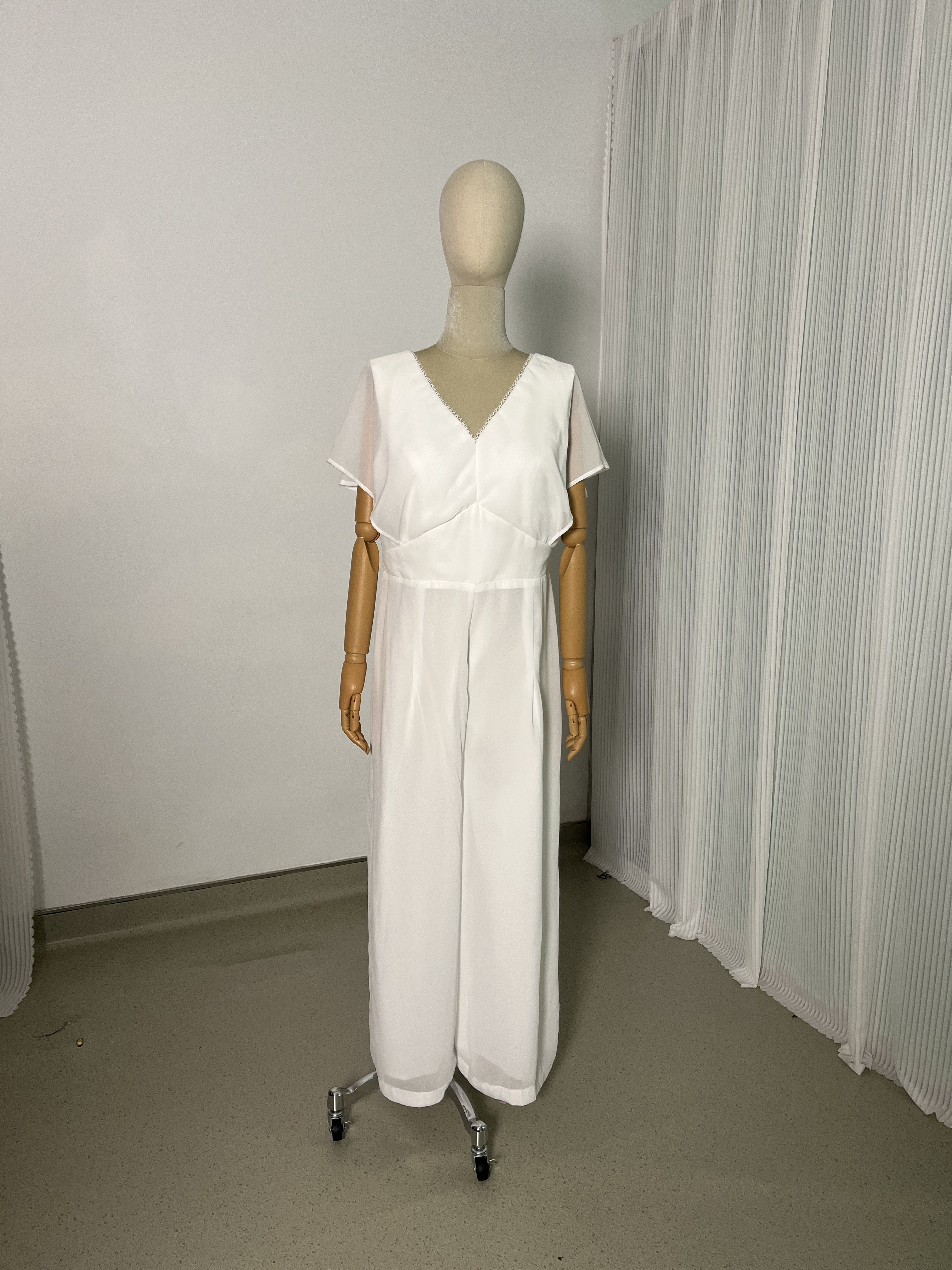 送料無料！パーティードレス ふんわりシフォン Vネック フリル袖 4L大きいサイズ  前撮り 発表会など パンツスーツ