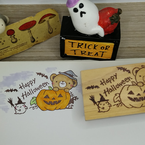 消しゴムはんこNo.430 ハロウィン ちびくまとホウキ 消しゴムはんこNo.430 ハロウィン ちびくまとホウキ（【消しゴム