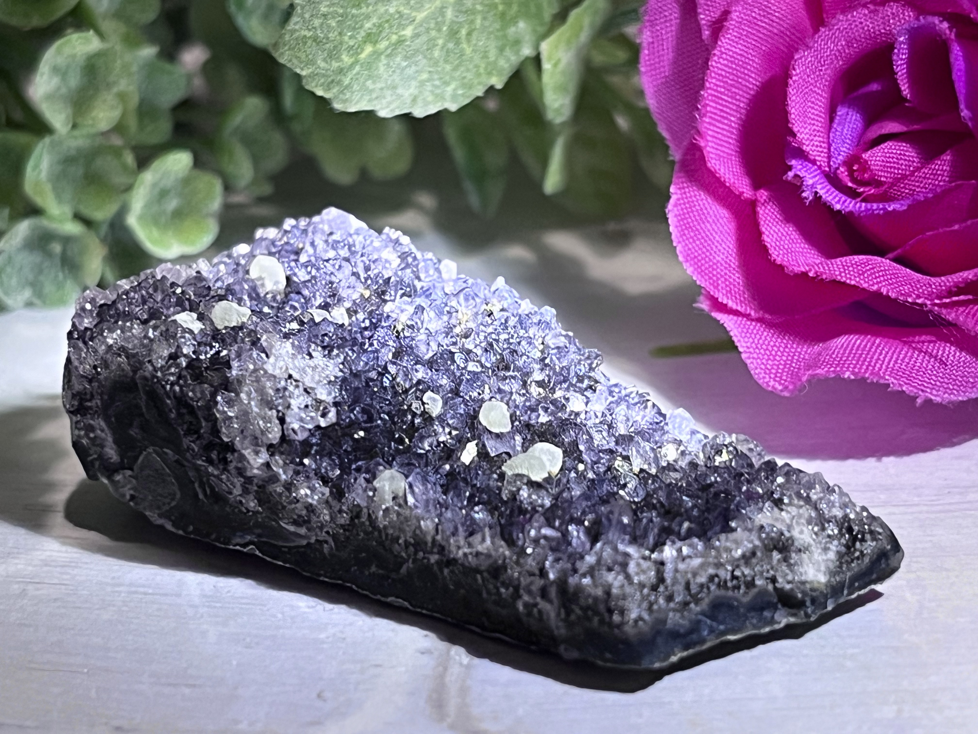 カルサイト共生　ギャラクシー　ブラックアメジスト クラスター 原石 ラフストーン