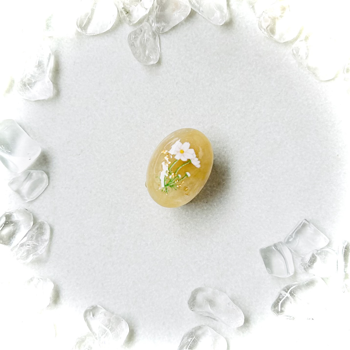 天然石トパーズ翡翠の帯留め　小さい帯留め　秋桜