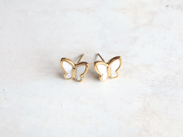 ☆人気☆白蝶貝の蝶々 つけっぱなしOK 錆びないサージカルステンレス【ホワイトシェル 蝶 gold】ピアス 5枚目の画像