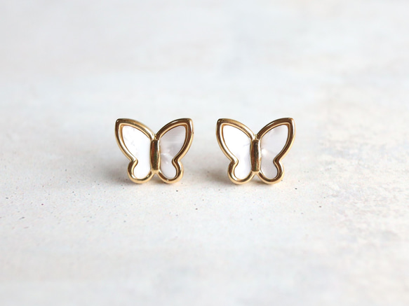 ☆人気☆白蝶貝の蝶々 つけっぱなしOK 錆びないサージカルステンレス【ホワイトシェル 蝶 gold】ピアス 2枚目の画像
