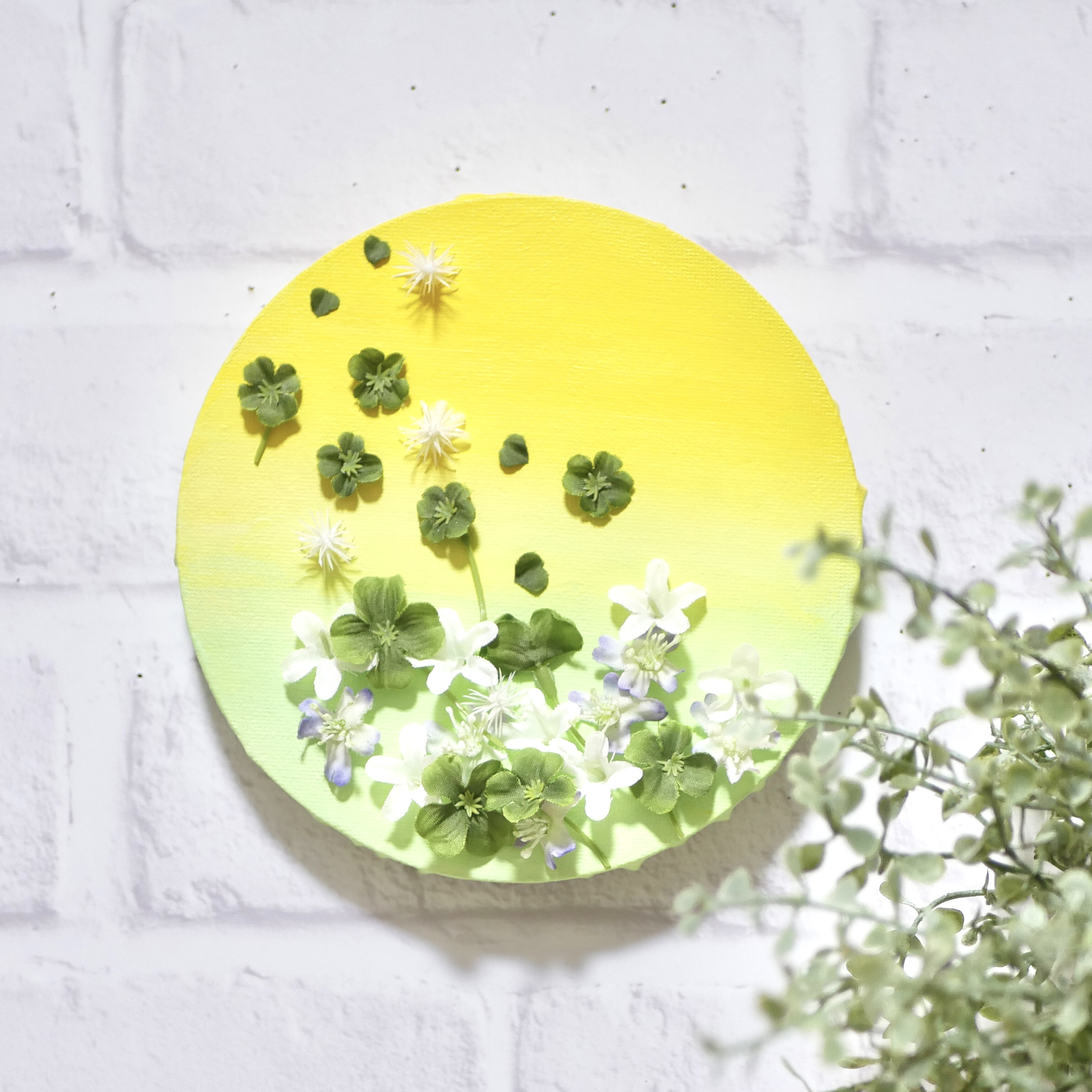 「幸せを運ぶクローバー」