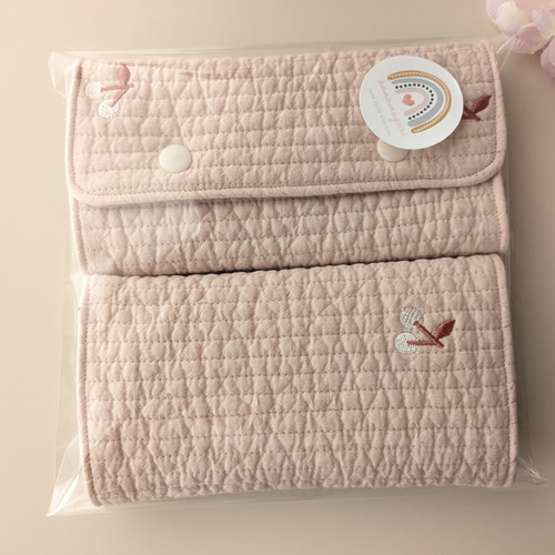 ヌビ生地さくらんぼの刺繍のよだれカバー サッキングパッド