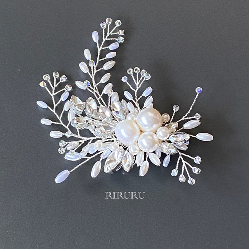 パールとビジューの華やか小枝ブローチ(M)シルバー〈デザイン方向選択  