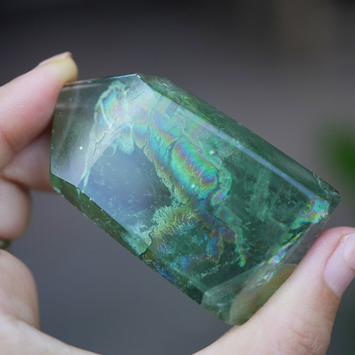 レインボー入り グリーン フローライト レインボー フローライト 六角柱 ポイント マルチカラー 天然石