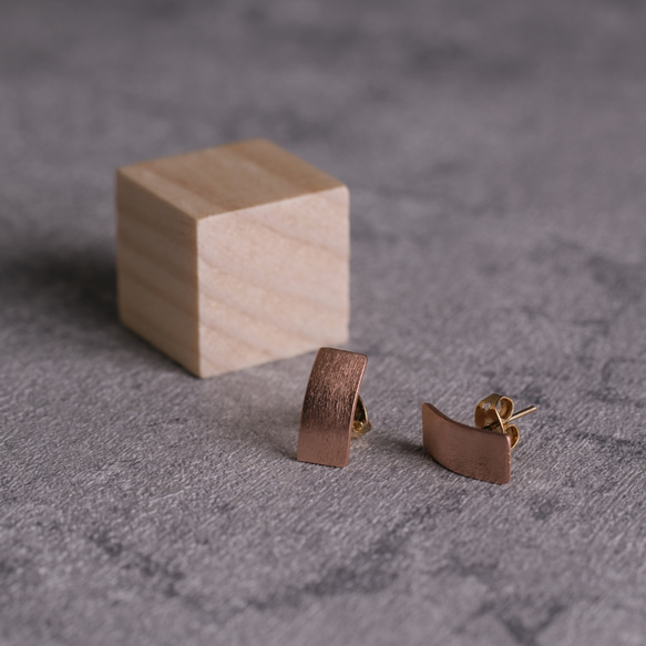 スタッドピアス｜ループ  純銅　無垢アクセサリー　小ぶり　銅ブレスレット 4枚目の画像