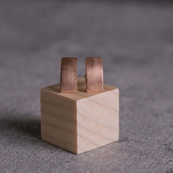 スタッドピアス｜ループ  純銅　無垢アクセサリー　小ぶり　銅ブレスレット 2枚目の画像