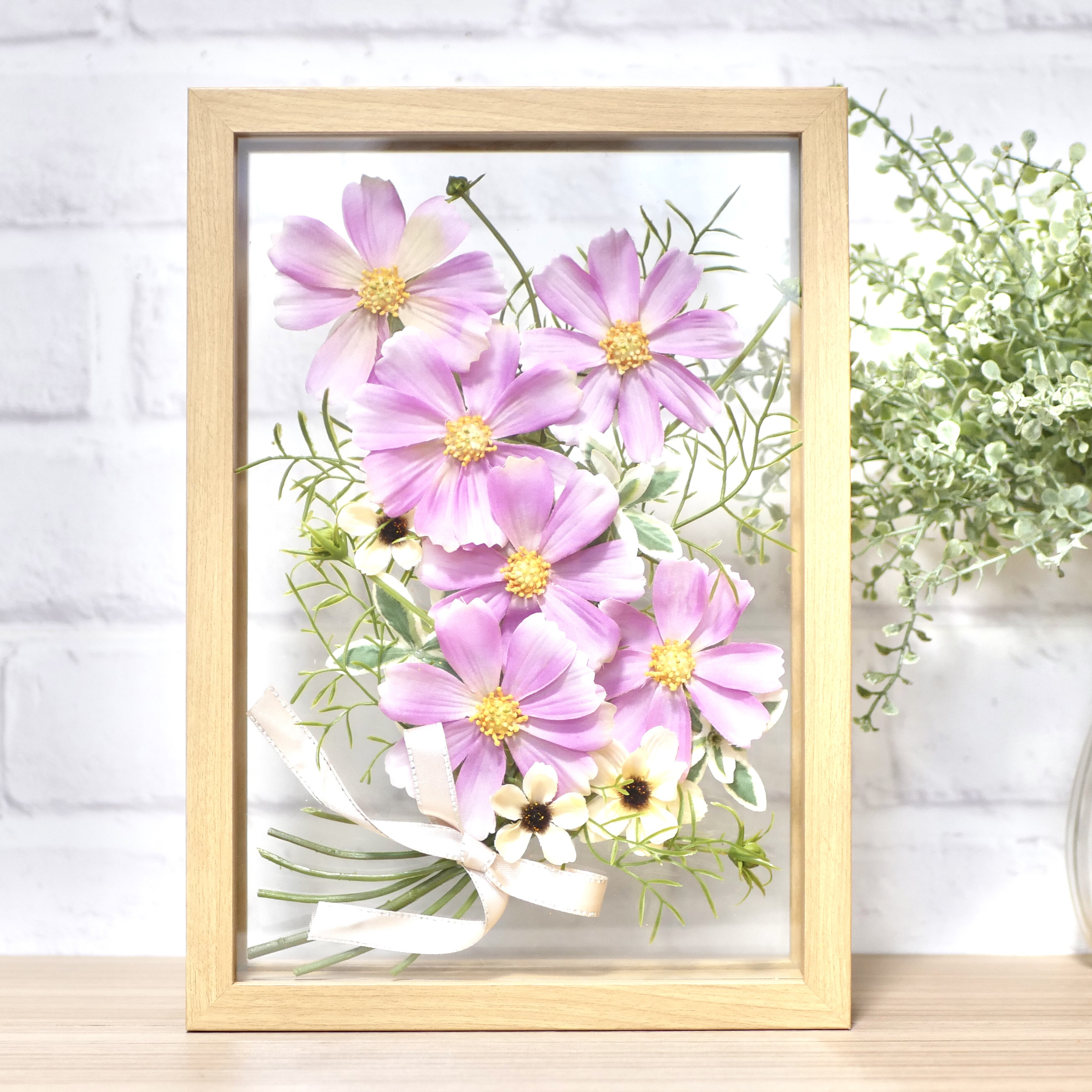 風に揺れるコスモスの花束