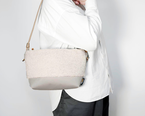 CORDURA®ナイロン×ウールボアのショルダーバック／軽量モコモコ