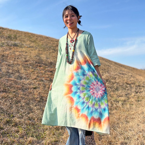 タイダイ染め ロングワンピース Hippies Dye最新作 優しく淡い緑色に