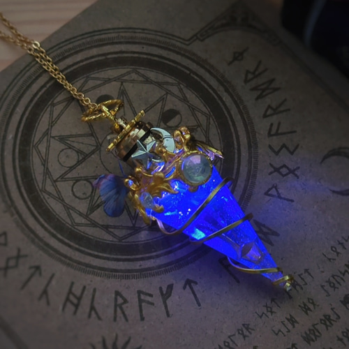 魔力（電池）で光る! 流星石ネックレス 封印ver ゴールド 上級魔法