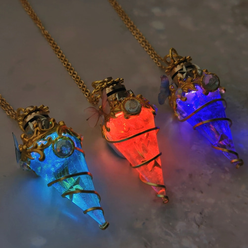 魔力（電池）で光る! 流星石ネックレス 封印ver ゴールド 上級魔法