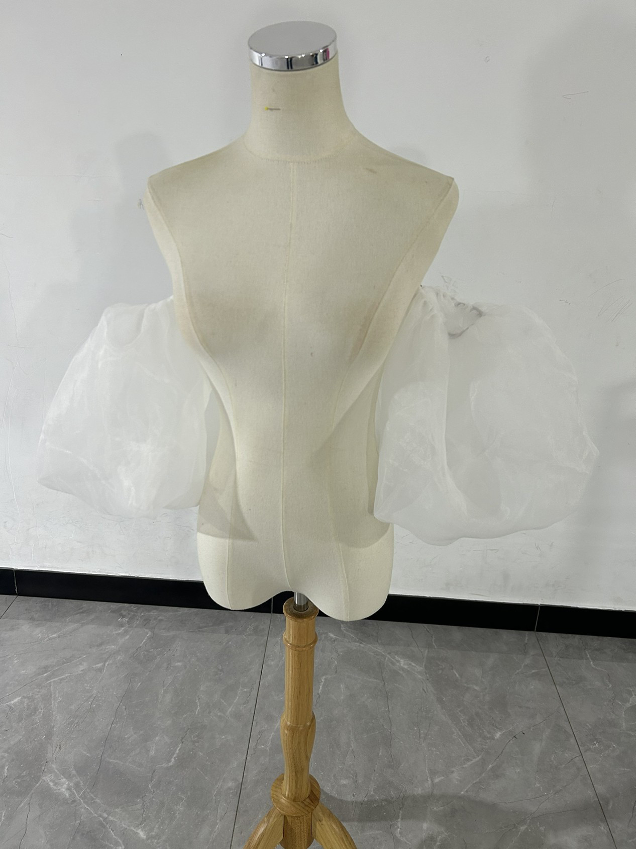 送料無料 ！多層チュール 取り外し袖 アイボリー ショルダーの付け袖 三角形パフスリーブ　ドレスアレンジ ウエディング