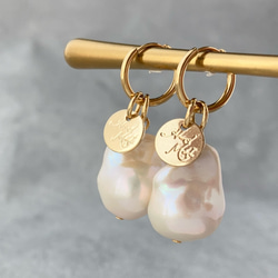 Cult Gaia ピアス 淡水パール フープ パーティー Cult Gaia ピアス 淡水パール フープ パーティー (CULT GAIA