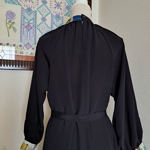 ☆ 着物リメイク/黒留袖/ラグランスリーブ/ハイネックワンピ―ス/一点物