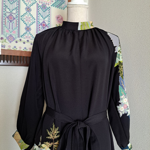 ★着物リメイク/黒留袖/ラグランスリーブ/ハイネックワンピ―ス/一点物 /正絹★ ☆ 着物リメイク/黒留袖/ラグランスリーブ/ハイネックワンピ―ス/一点物