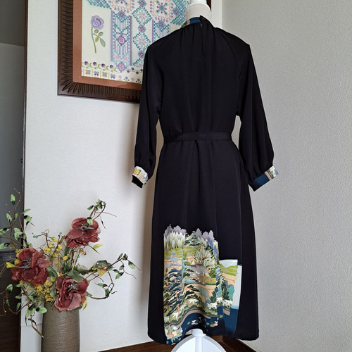 ★着物リメイク/黒留袖/ラグランスリーブ/ハイネックワンピ―ス/一点物 /正絹★ ☆ 着物リメイク/黒留袖/ラグランスリーブ/ハイネックワンピ―ス/一点物