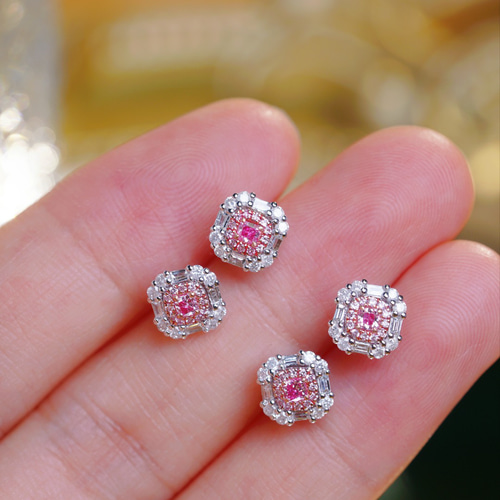 ピンクダイヤモンド付きピアスk18 ピアス（スタッド・一粒