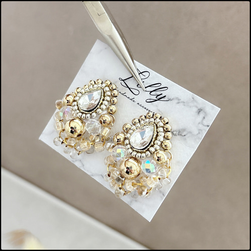 ビーズ刺繍ピアス/ゴールド/大ぶり/ビシュー/ﾋﾞｰｽﾞﾋﾟｱｽ/キラキラ