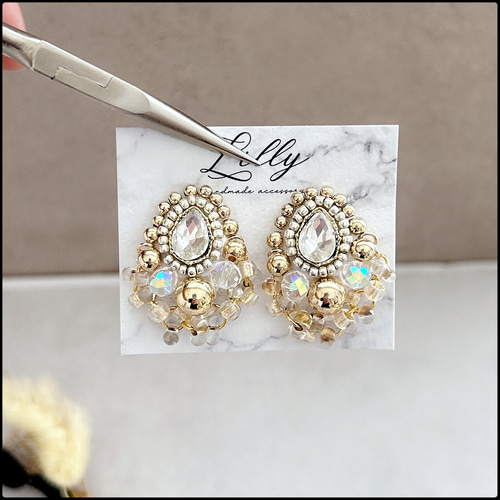 ビーズ刺繍ピアス/ゴールド/大ぶり/ビシュー/ﾋﾞｰｽﾞﾋﾟｱｽ/キラキラ  