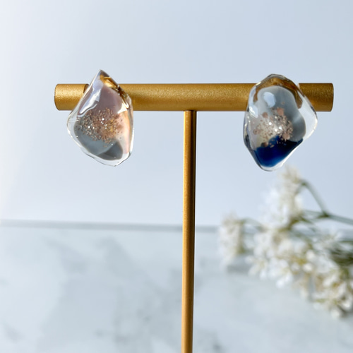 レジンの秋カラーのシンプルピアス(ネイビー×グレー×シナモンベージュ