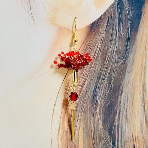彼岸花のピアス/イヤリング《赤》 ディップアートアクセサリー