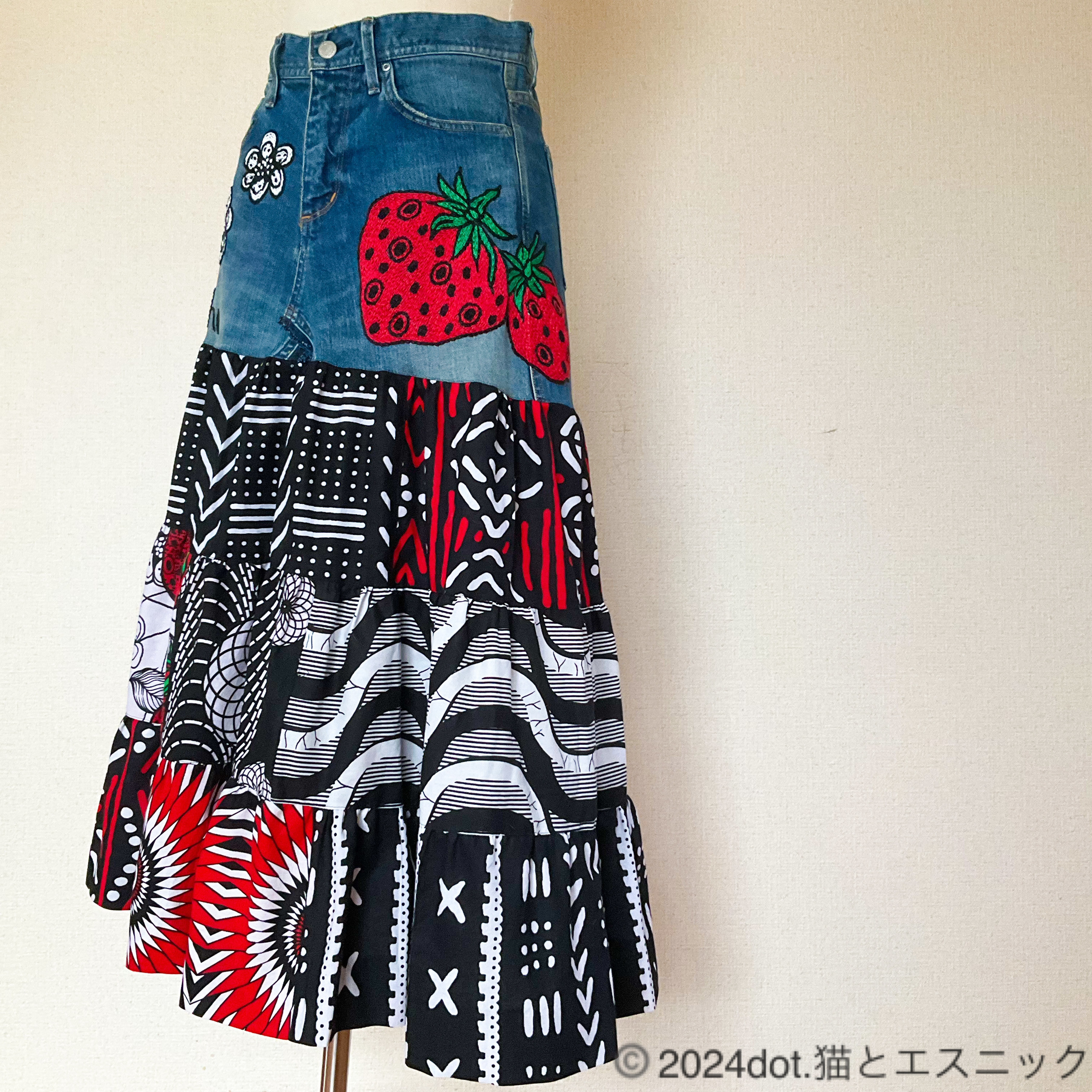 【愛は心の果実】 デニム リメイク アフリカンプリント 刺繍 スカート